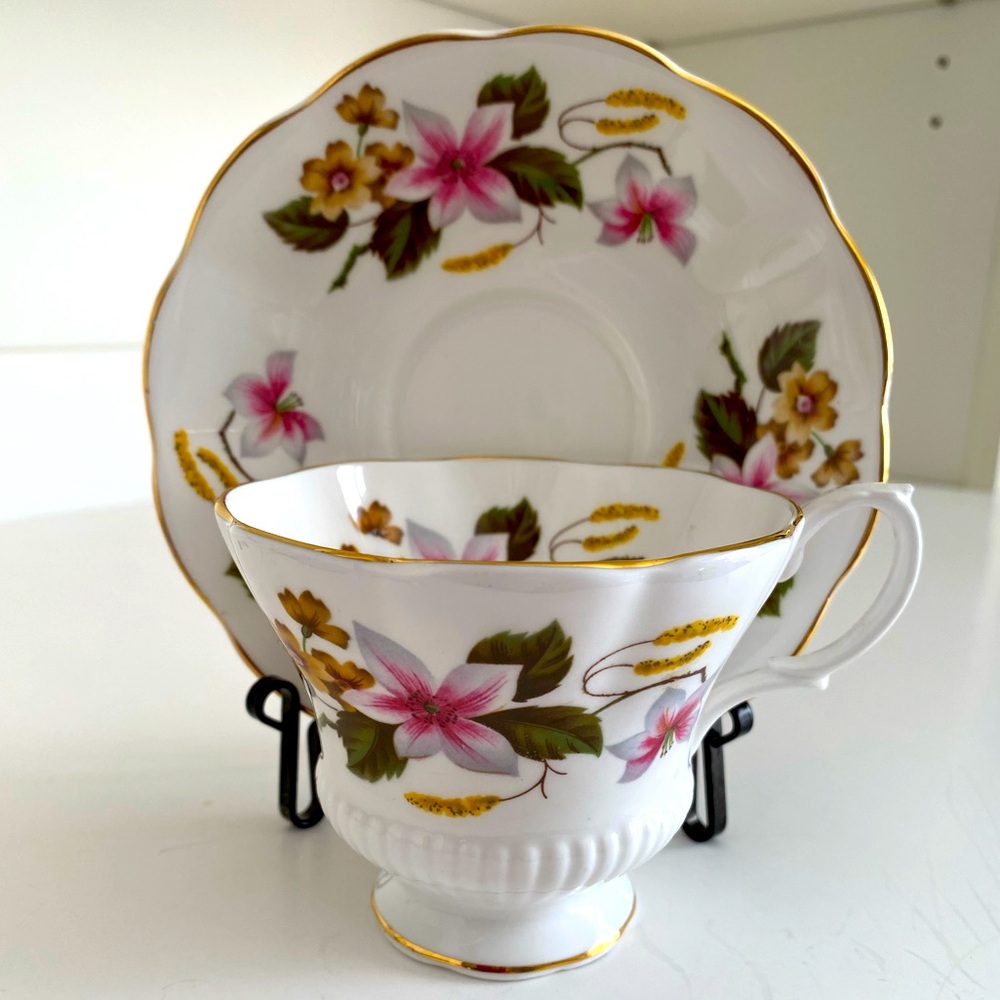 EUC Vtg Royal Albert Teacup and Saucer Adorned with White and Pink Flowers